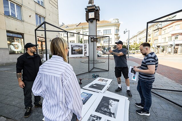 Rengiama laikinoji lauko paroda „Gaidžio“ laikrodžio aikštėje – „Apie vieną Šiaulių senamiesčio kvartalą“. Rengiama laikinoji lauko paroda „Gaidžio“ laikrodžio aikštėje – „Apie vieną Šiaulių senamiesčio kvartalą“.