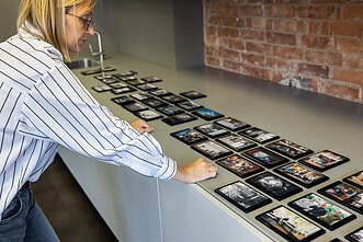 Projekto koncepcijos autorė ir kuratorė Vilija Ulinskytė-Balzienė rengia ilgalaikę „Bromos“ galerijos ekspoziciją. Projekto koncepcijos autorė ir kuratorė Vilija Ulinskytė-Balzienė rengia ilgalaikę „Bromos“ galerijos ekspoziciją.