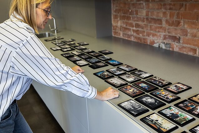 Projekto koncepcijos autorė ir kuratorė Vilija Ulinskytė-Balzienė rengia ilgalaikę „Bromos“ galerijos ekspoziciją. Projekto koncepcijos autorė ir kuratorė Vilija Ulinskytė-Balzienė rengia ilgalaikę „Bromos“ galerijos ekspoziciją.