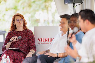 Festivalio „Būtent“ diskusija „Ką jie apie mus kalba?“
