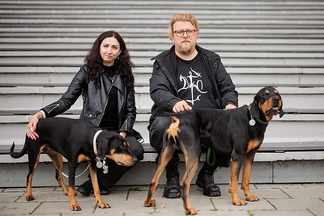 Marius ir Anželika Smetonos su dviem lietuvių skalikais Marius ir Anželika Smetonos su dviem lietuvių skalikais