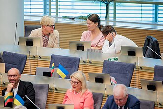 Консерваторы в Сейме; Радвиле Моркунайте-Микуленене (в центре)