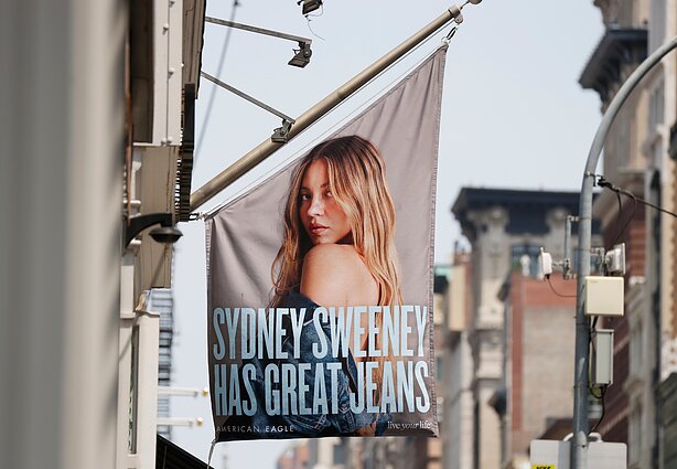 Sydney Sweeney „American Eagle“ šurmulį sukėlusioje reklamoje Sydney Sweeney „American Eagle“ šurmulį sukėlusioje reklamoje