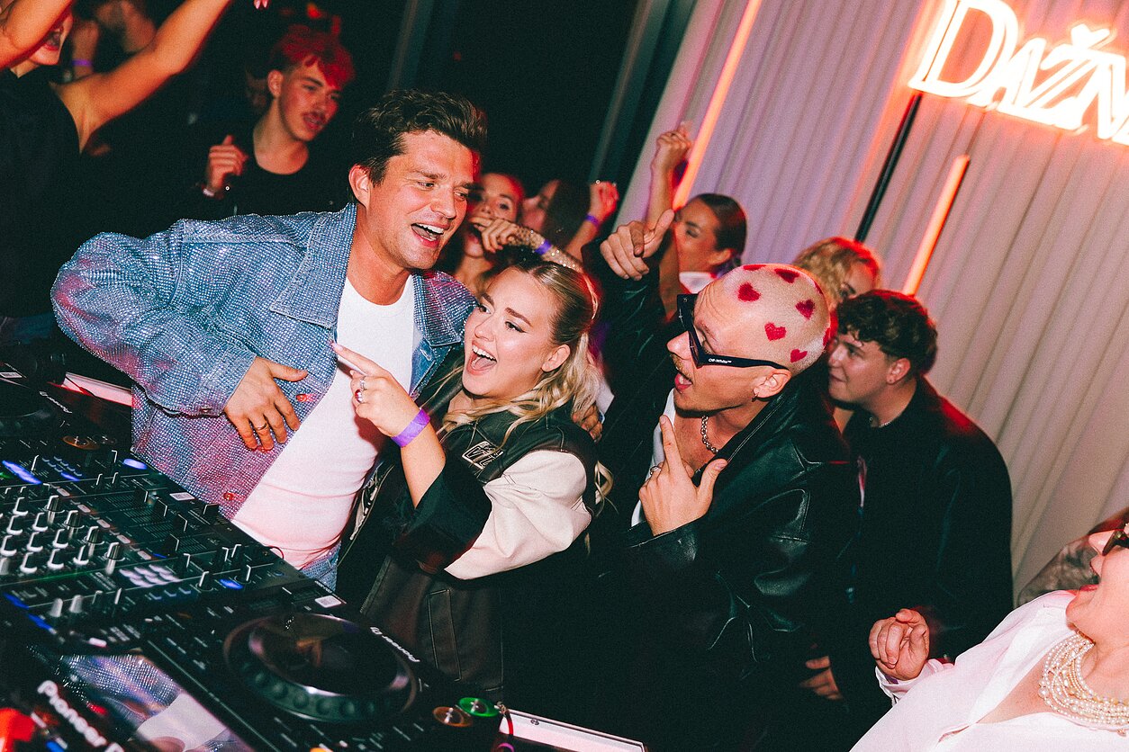 Jovani albumo premjeros akimirka