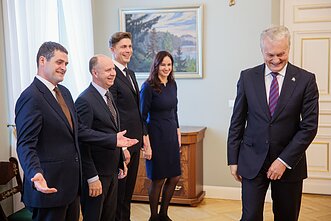 Лидеры коалиции прибыли на переговоры с президентом Лидеры коалиции прибыли на переговоры с президентом