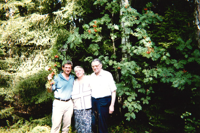 Jonathanas Brentas su Valentina ir Vladimiru Naumovais 1998 m.