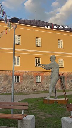 Saukos skulptūra Zarasuose toliau kelia vietinių reakcijas ir atspindi skirtumus