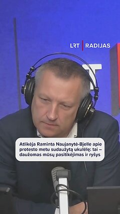 Protesto metu ukulėlę sudaužiusi Bjelle: tai pavyzdys to, kaip jaučiamės