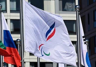 Флаг российского Паралимпийского комитета