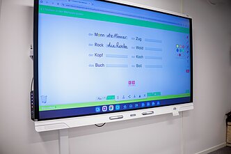 A new German school in Vilnius has opened its doors to nearly 50 children of German troops deployed in Lithuania