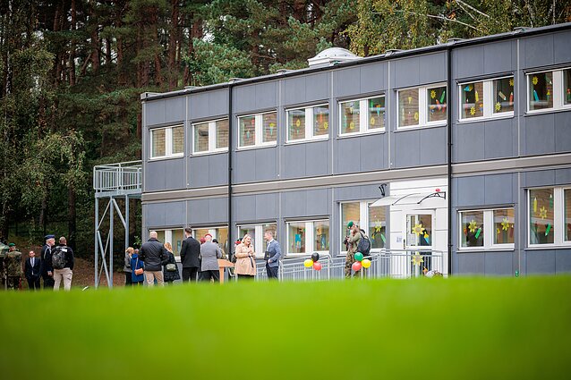 A new German school in Vilnius has opened its doors to nearly 50 children of German troops deployed in Lithuania