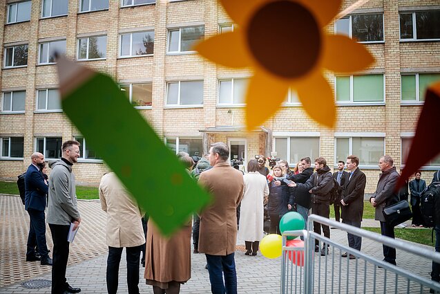 A new German school in Vilnius has opened its doors to nearly 50 children of German troops deployed in Lithuania