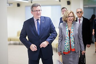 Wileńskie Progimnazjum Žemynos prezentuje naukę polskiego jako drugiego obcego. Grzegorz Marek Poznański Wileńskie Progimnazjum Žemynos prezentuje naukę polskiego jako drugiego obcego. Grzegorz Marek Poznański