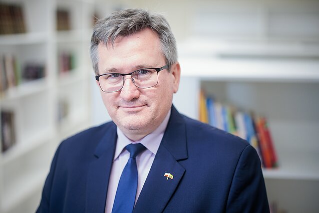 Wileńskie Progimnazjum Žemynos prezentuje naukę polskiego jako drugiego obcego. Grzegorz Marek Poznański Wileńskie Progimnazjum Žemynos prezentuje naukę polskiego jako drugiego obcego. Grzegorz Marek Poznański