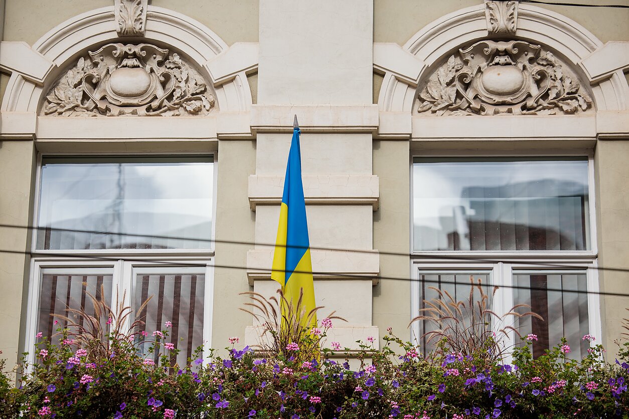 The Ukrainian flag on the façade of the Culture Ministry 