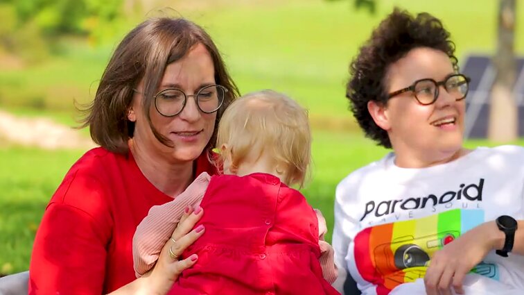 Dukrą auginančios Jūratė ir Birutė: gyvenimas apkarsta, kai tenka bylinėtis dėl savo vaiko