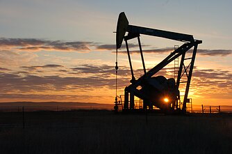 Нафтовидобудок в Росії. Ілюстративно Нафтовидобудок в Росії. Ілюстративно