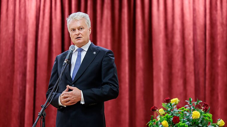 Politologas: Nausėda renginiuose nori lankytis pro paradines, ne galines duris