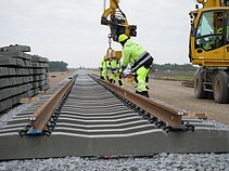 „Rail Baltica“ bėgiai jau tiesiami Jonavos rajone – viename sparčiausiai įgyvendinamų projekto ruožų tarp Šveicarijos ir Žeimių