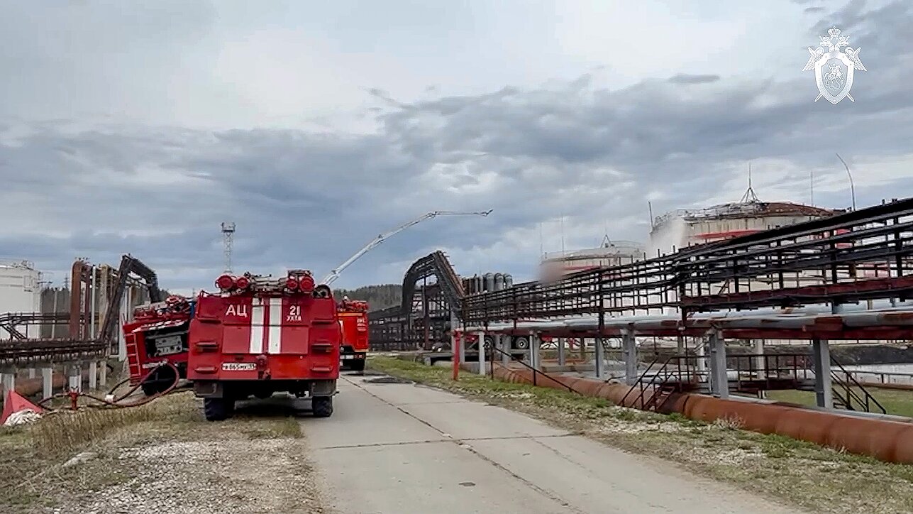 Російські НПЗ під ударом. Асоціативно