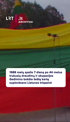 1988 m. spalio 7 d. Gedimino bokšte šeštą kartą suplevėsavo trispalvė