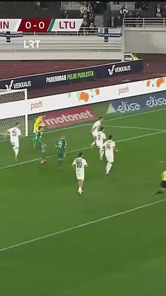 Lietuvos rinktinė veržiasi į priekį: Širvio smūgis atsidūrė suomių vartuose