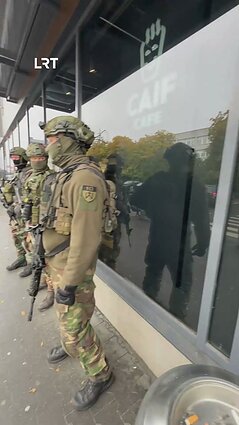 Šauliai treniruojasi saugoti maisto parduotuves ekstremalios situacijos metu