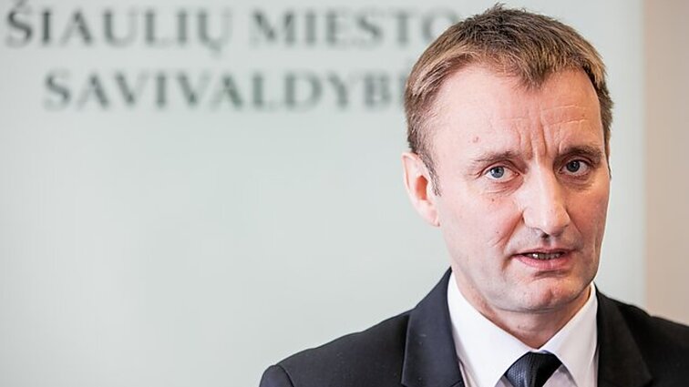 Pradėta nagrinėti Šiaulių mero byla dėl piktnaudžiavimo: gresia iki 8 metų kalėjimo