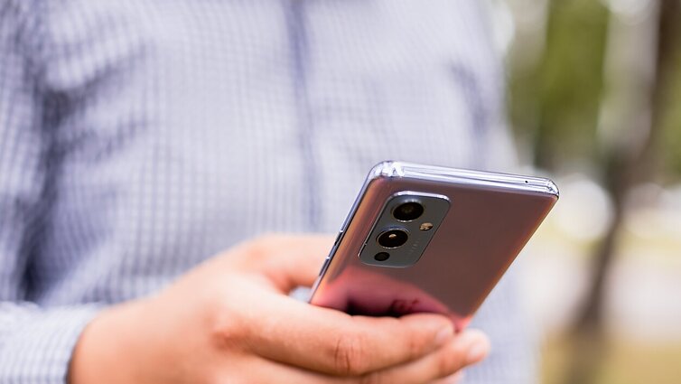 Žmones su negalia į skolas klampina ir artimieji: jų vardu įsigyja telefonus ir pasisavina