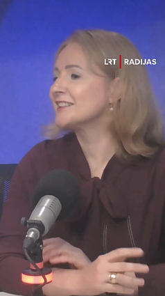 Priklausomybių ekspertė: žiauru žiūrėti, kai mažiems vaikams duoda planšetę, kad valgytų