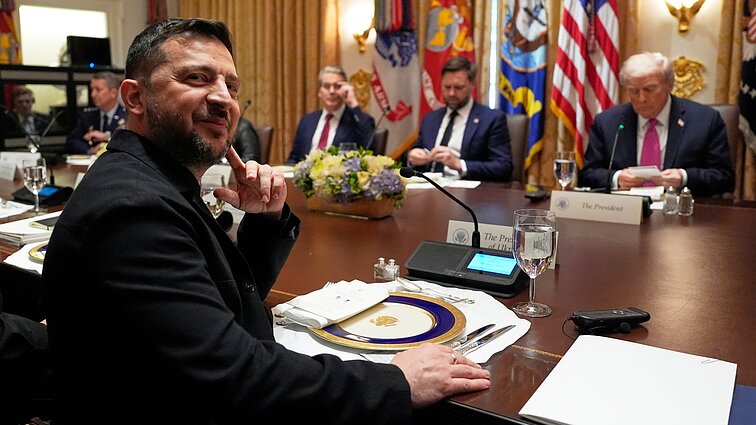 Šaltiniai: Trumpas keikėsi ir šaukė ant Zelenskio, siūlė Rusijai atiduoti visą Donbasą