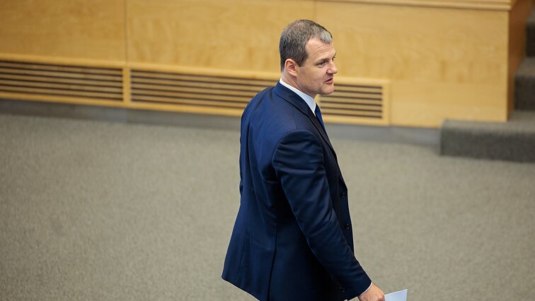 Politologas: ir šeimai, ir socialdemokratams būtų ramiau, jei Palucko Seime neliktų