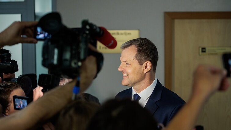 Iš Seimo trauktis neketinantis Paluckas: nestumkite manęs nuo laiptų