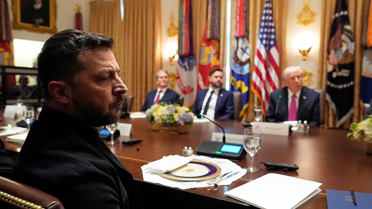 Trumpo siūlymą stabdyti konfliktą dabartinėse linijose Zelenkskis vadina geru kompromisu