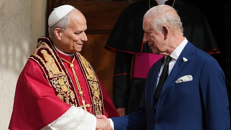 Istorinis įvykis: JK karalius pirmą kartą per 500 metų melsis kartu su popiežiumi