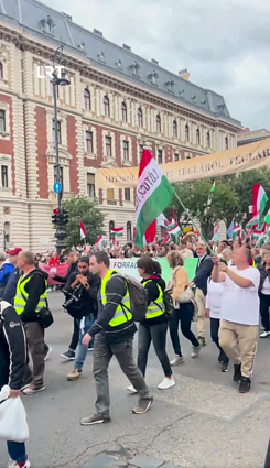 Budapešte vienu metu vyko dvi masinės demonstracijos
