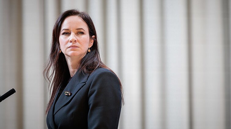 Ruginienė apie balionus: susitvarkėm su migrantų krize, susitvarkysim ir su šia