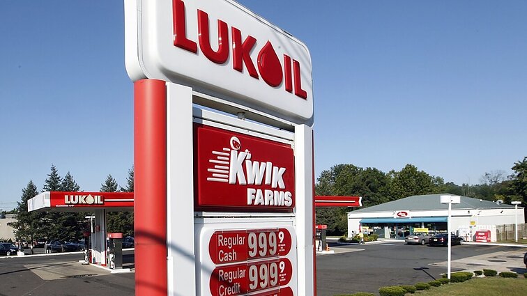 Po sankcijų – „Lukoil“ pareiškimas: planuoja parduoti užsienyje esantį turtą