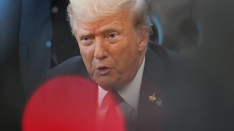 Trumpas Pietų Korėjoje pasiekė susitarimą: muitai automobiliams mažės iki 15 proc.
