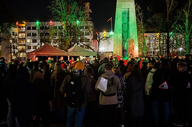 Tęsiantis kultūros bendruomenės protestams, prie Vyriausybės skambėjo lietuviškos dainos Tęsiantis kultūros bendruomenės protestams, prie Vyriausybės skambėjo lietuviškos dainos