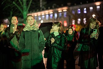 Tęsiantis kultūros bendruomenės protestams, prie Vyriausybės skambėjo lietuviškos dainos Tęsiantis kultūros bendruomenės protestams, prie Vyriausybės skambėjo lietuviškos dainos