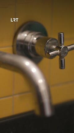 Vonios kambarys su išskirtinėmis detalėmis