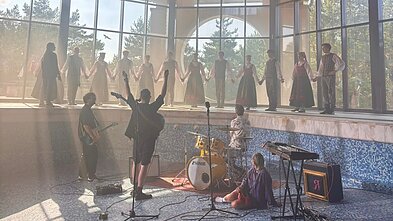„Twin Dive“ klipo filmavimo akimirka