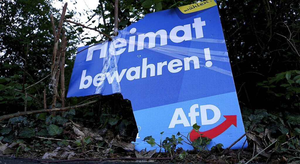 Europos Parlamento narys, priklausantis imigrantams priešiškai nusiteikusiai partijai „Alternatyva Vokietijai“ (AfD), gynė savo partijos planus vykti į Rusiją nuo aršios pagrindinių partijų kritikos. Europos Parlamento narys, priklausantis imigrantams priešiškai nusiteikusiai partijai „Alternatyva Vokietijai“ (AfD), gynė savo partijos planus vykti į Rusiją nuo aršios pagrindinių partijų kritikos.