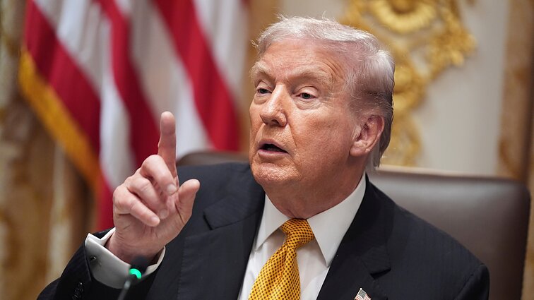 Metai su Trumpu: kol prezidento populiarumas krenta, kelią į viršų vėl skinasi demokratai