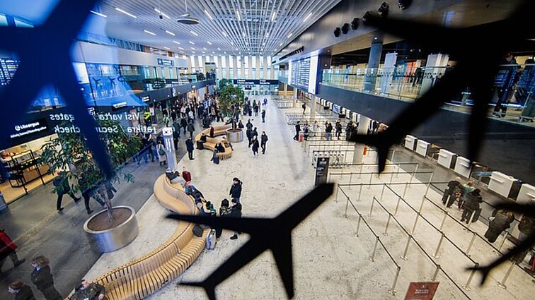 Susisiekimo ministerijos atstovas apie balionus: kompanijos perdėlioja skrydžių grafikus