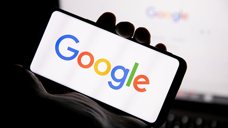 „Google“ ieško naujų plėtros būdų: įrengs duomenų centrus kosmose