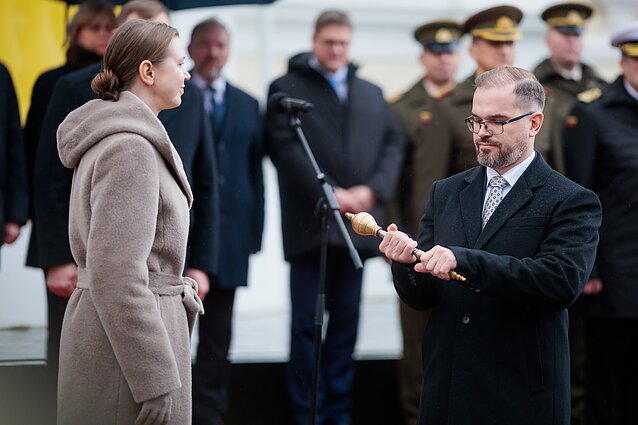 Prie Krašto apsaugos ministerijos įvyko ministrų pasikeitimo ceremonija Prie Krašto apsaugos ministerijos įvyko ministrų pasikeitimo ceremonija
