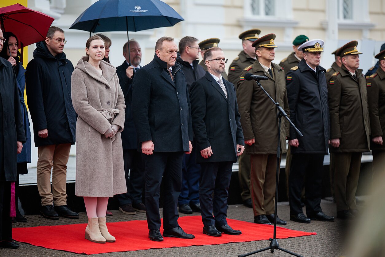 Prie Krašto apsaugos ministerijos įvyko ministrų pasikeitimo ceremonija; Dovilė Šakalienė Prie Krašto apsaugos ministerijos įvyko ministrų pasikeitimo ceremonija; Dovilė Šakalienė