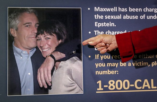 Jeffrey Epsteinas ir Ghislaine Maxwell Jeffrey Epsteinas ir Ghislaine Maxwell